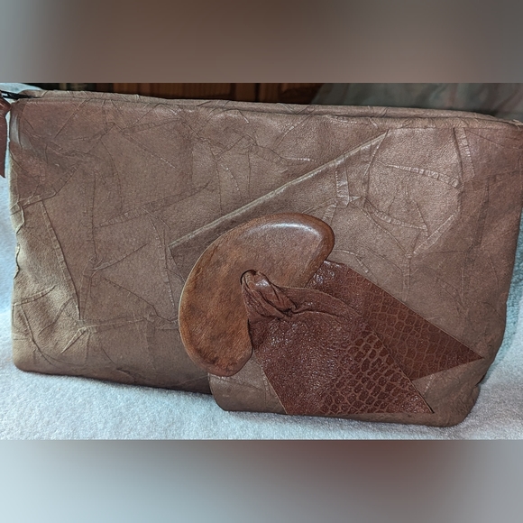 Opulent Containers leather clutch bag. - Picture 1 of 10